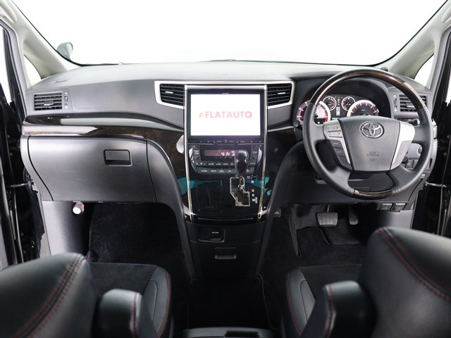 【運転席助手席も広々☆】
広々使えるのは後席だけではございません｡
国内最高峰ミニバンの特権ですね!