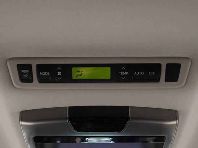 後部座席でエアコン温度をお好みで設定する
ことができます!