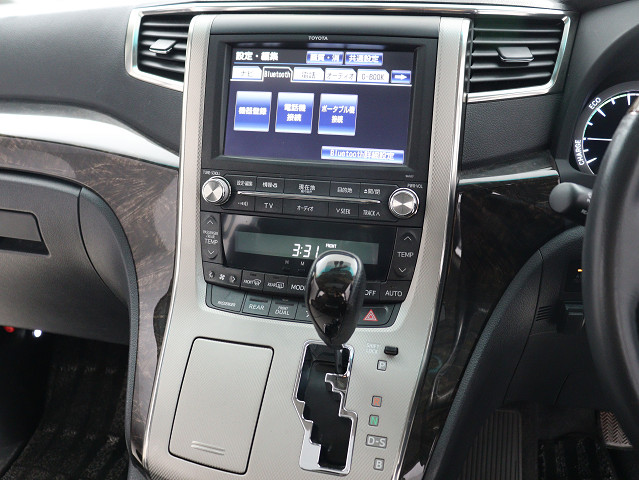 【メーカーオプションＨＤＤナビ】
メーカー純正オプションのナビゲーション!
もちろん､Bluetooth接続も可能です!