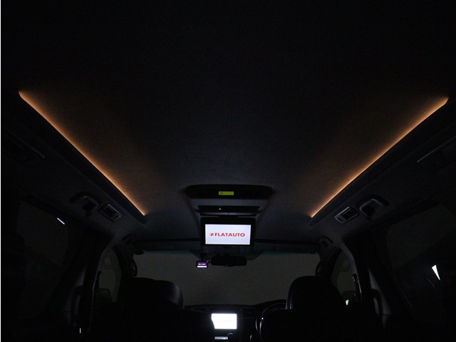 夜間に室内を照らしてくれるルームライトで
す♪♪