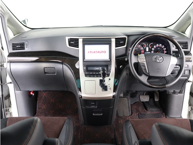 【運転席助手席も広々☆】
広々使えるのは後席だけではございません｡
国内最高峰ミニバンの特権ですね!