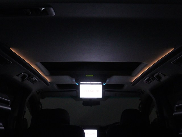 夜間に室内を照らしてくれるルームライトで
す♪♪