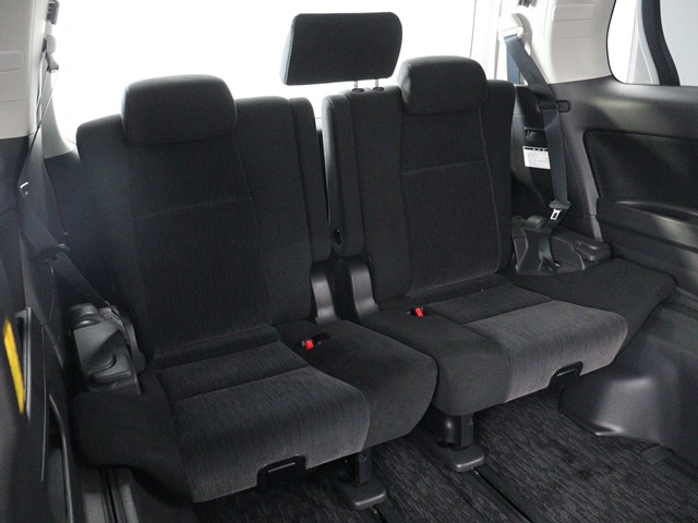 【サードシートまで広々空間】
シートアレンジにて快適空間を演出します!
豊富なアレンジパターンがございます!