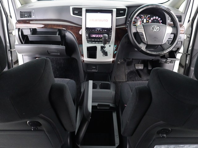 内装の状態も非常にクリーンな状態です｡
ご納車前には専門スタッフが
隅々までクリーニングを行います!