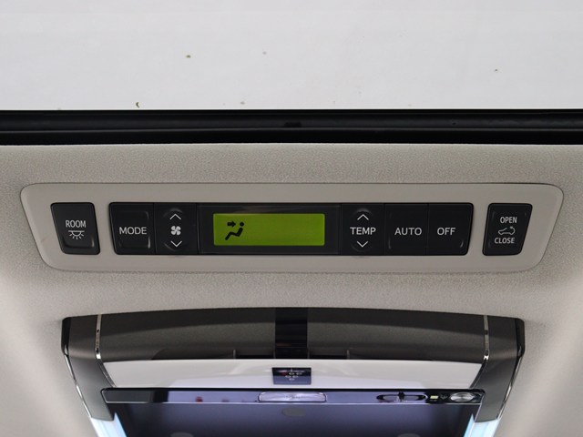 後部座席でエアコン温度をお好みで設定する
ことができます!