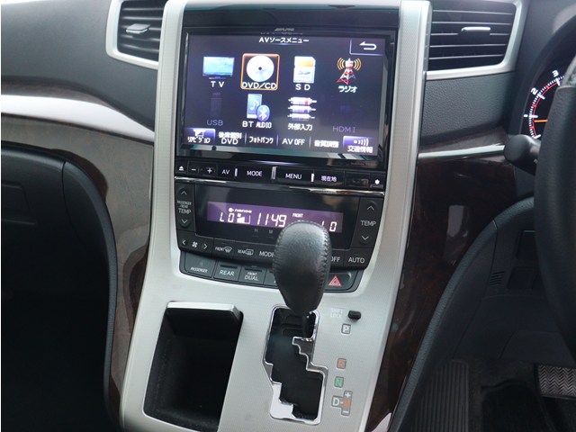 【大人気★ＡＬＰＩＮＥ　９インチナビ】
大画面で見やすいだけでなく､
インパネとの一体感もあり見た目も抜群!