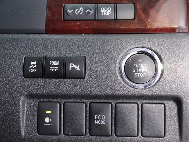 【プッシュスタート】
エンジン始動時はプッシュスタートを採用!
カバンから鍵を取り出す手間も不要です｡