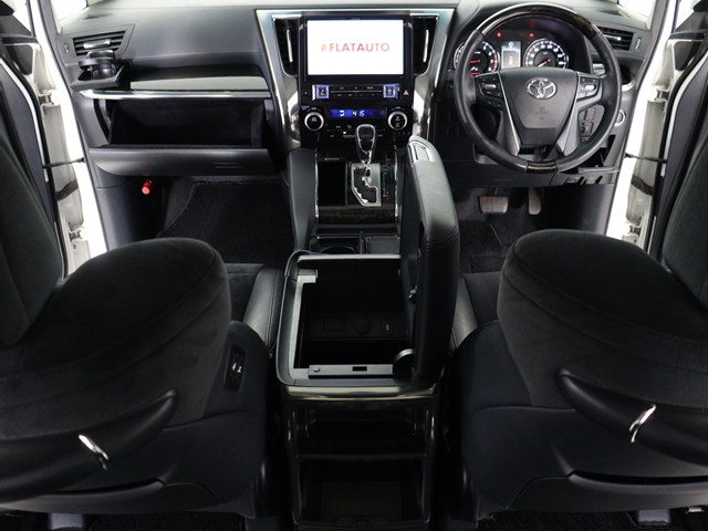 内装の状態も非常にクリーンな状態です｡
ご納車前には専門スタッフが
隅々までクリーニングを行います!
