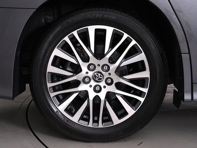 お客様のお好みの新品18インチ、19インチ、
20インチホイール装着可能！ダウンサスなど
ローダウンも取付可能です！ヴァルドやワー
クなどのメーカー品も取り寄せ可能です！