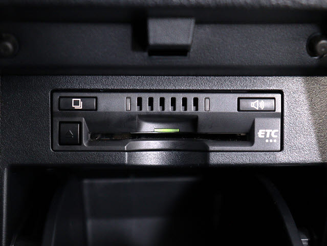 【ビルトインＥＴＣ】
後付けとは異なる一体感が魅力です｡
高速道路でストレスなく走行できます｡