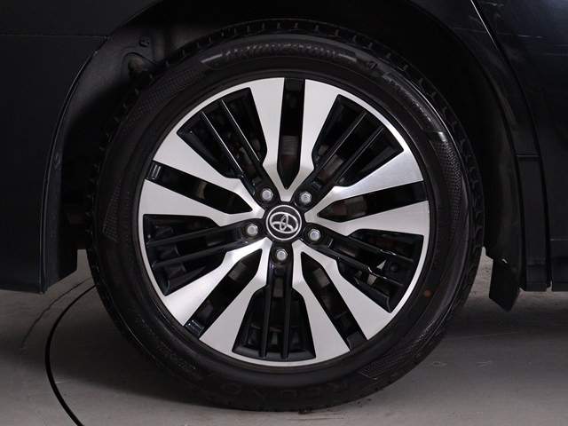 お客様のお好みの新品18インチ、19インチ、
20インチホイール装着可能！ダウンサスなど
ローダウンも取付可能です！ヴァルドやワー
クなどのメーカー品も取り寄せ可能です！