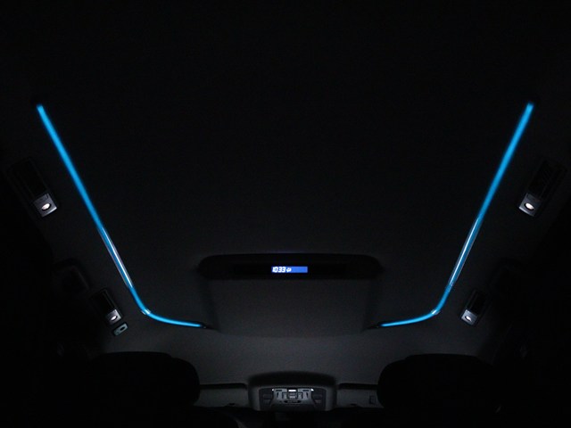 夜間に室内を照らしてくれるルームライトで
す♪♪