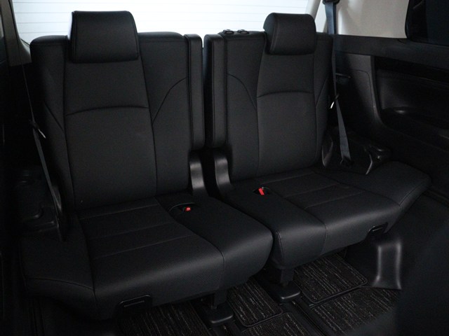 【サードシートまで広々空間】
シートアレンジにて快適空間を演出します!
豊富なアレンジパターンがございます!