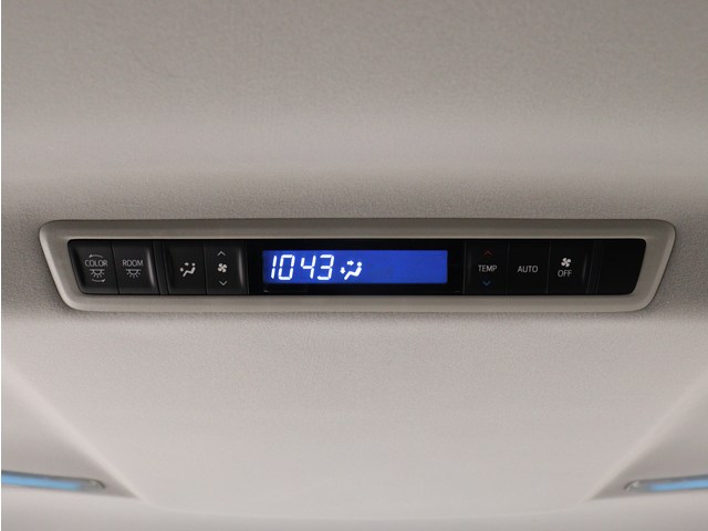 後部座席でエアコン温度をお好みで設定する
ことができます!