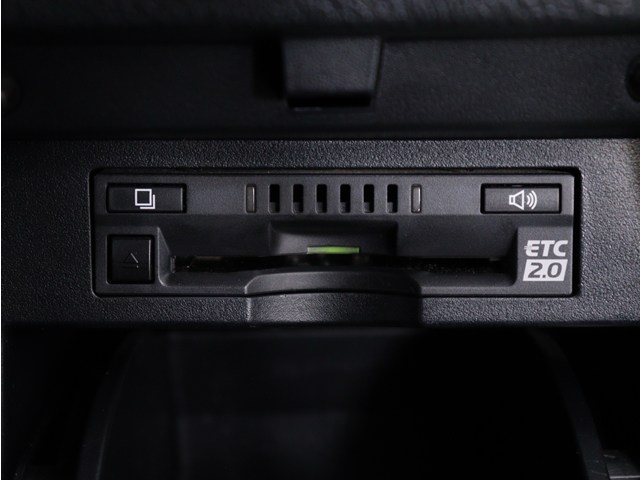 【ビルトインＥＴＣ】
後付けとは異なる一体感が魅力です｡
高速道路でストレスなく走行できます｡