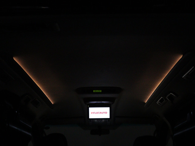 夜間に室内を照らしてくれるルームライトで
す♪♪