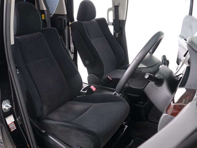 内装の状態も非常にクリーンな状態です｡
ご納車前には専門スタッフが
隅々までクリーニングを行います!