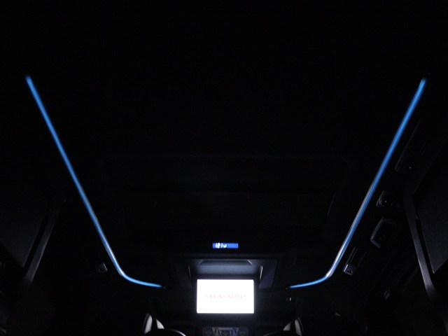 夜間に室内を照らしてくれるルームライトで
す♪♪