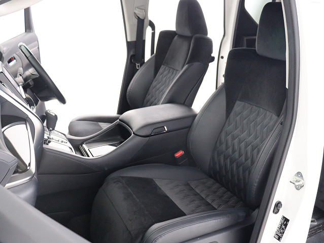 内装の状態も非常にクリーンな状態です｡
ご納車前には専門スタッフが
隅々までクリーニングを行います!