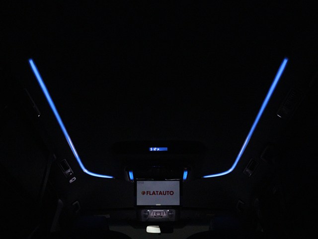 夜間に室内を照らしてくれるルームライトで
す♪♪