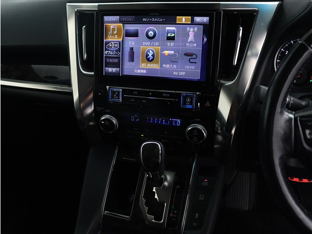 【大人気☆ＡＬＰＩＮＥ　１０インチナビ】
大画面で見やすいだけでなく､
インパネとの一体感もあり見た目も抜群!
