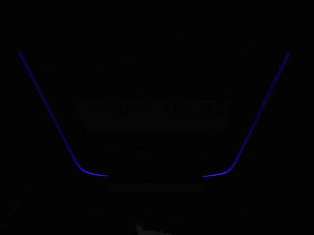 夜間に室内を照らしてくれるルームライトで
す♪♪