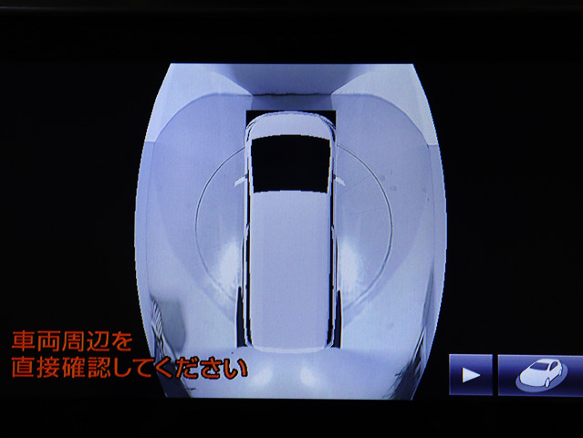 【パノラミックビューモニター　搭載】
全方位確認可能な３６０度カメラ完備です!
オプション価格１０万円オーバーの高級装備