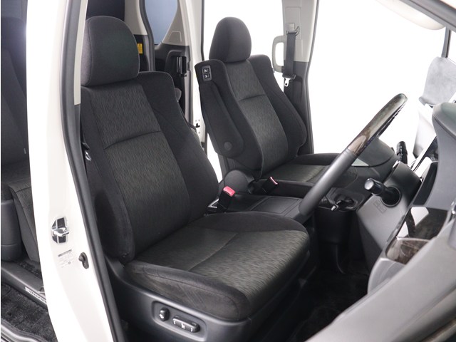 内装の状態も非常にクリーンな状態です｡
ご納車前には専門スタッフが
隅々までクリーニングを行います!