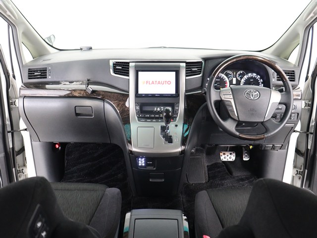 【運転席助手席も広々☆】
広々使えるのは後席だけではございません｡
国内最高峰ミニバンの特権ですね!