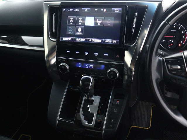 【トヨタ純正ナビ装備】
純正品ならではの操作性とフィット感!
Bluetooth接続可能です!