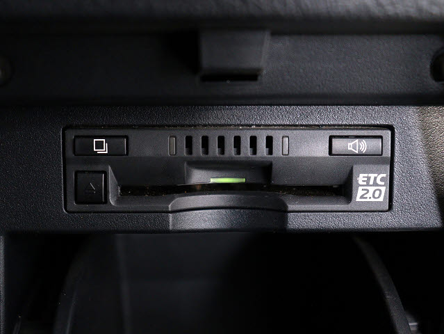 【ビルトインＥＴＣ】
後付けとは異なる一体感が魅力です｡
高速道路でストレスなく走行できます｡