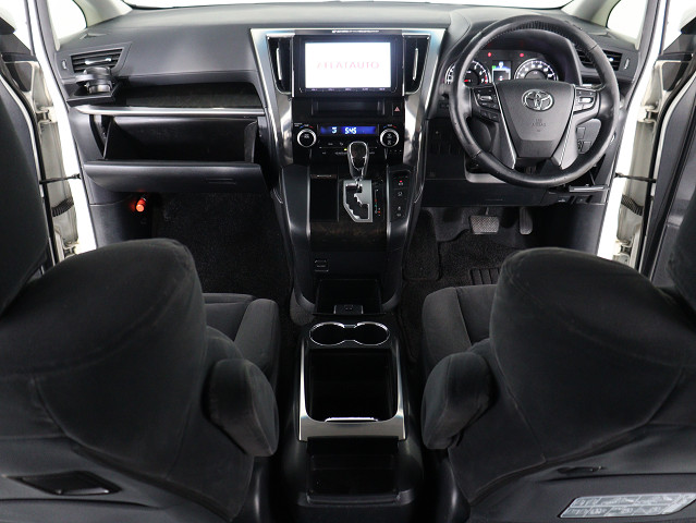 【運転席助手席も広々☆】
広々使えるのは後席だけではございません｡
国内最高峰ミニバンの特権ですね!