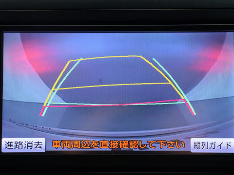 【バックカメラ完備】狭い場所への駐車や縦
列駐車など、苦手な方も安心な装備です♪