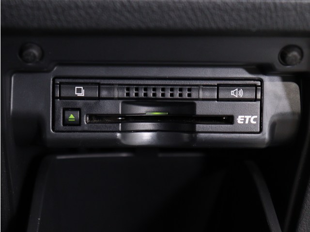 【ビルトインＥＴＣ】
後付けとは異なる一体感が魅力です｡
高速道路でストレスなく走行できます｡