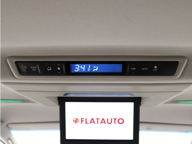 後部座席でエアコン温度をお好みで設定する
ことができます!
