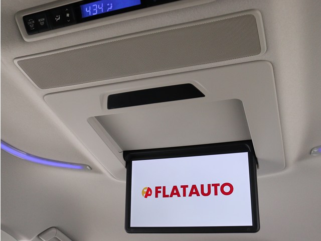 【電動後席モニター】ＪＢＬサウンド専用！
電動開閉後席フリップダウンモニターです。
５．１ｃｈサウンド対応、１７スピーカーの
専用音響システムとなり、人気の装備になり
ます。