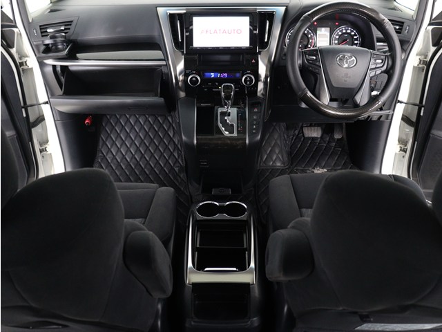 内装の状態も非常にクリーンな状態です｡
ご納車前には専門スタッフが
隅々までクリーニングを行います!