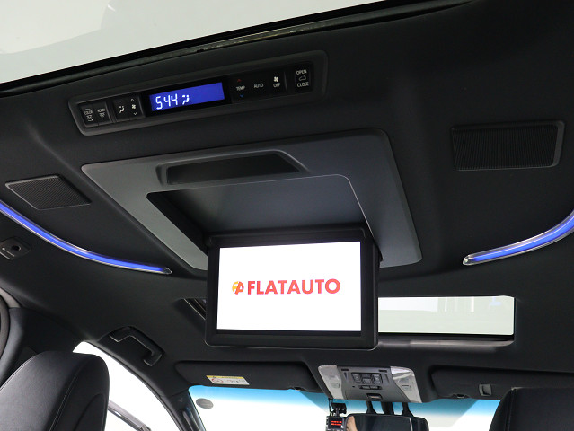 【電動後席モニター】ＪＢＬサウンド専用！
電動開閉後席フリップダウンモニターです。
５．１ｃｈサウンド対応、１７スピーカーの
専用音響システムとなり、人気の装備になり
ます。