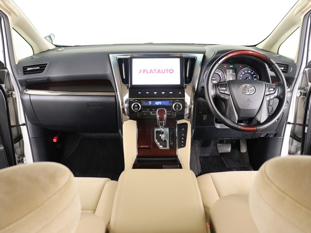 【運転席助手席も広々☆】
広々使えるのは後席だけではございません｡
国内最高峰ミニバンの特権ですね!