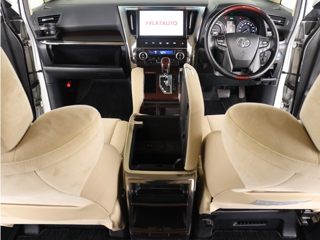 内装の状態も非常にクリーンな状態です｡
ご納車前には専門スタッフが
隅々までクリーニングを行います!
