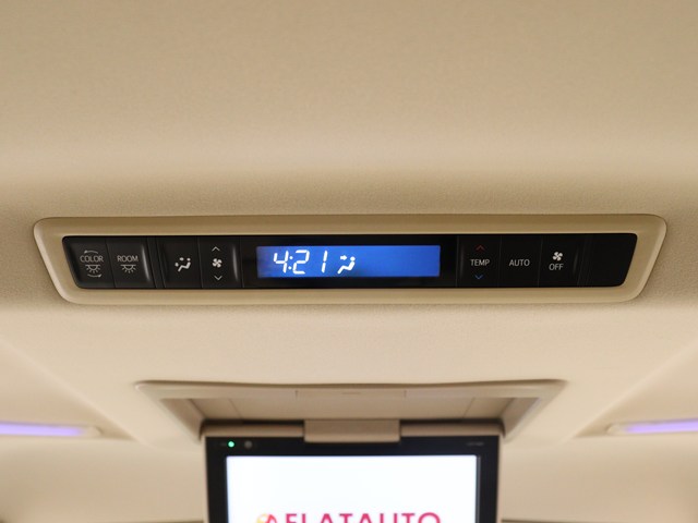 後部座席でエアコン温度をお好みで設定する
ことができます!