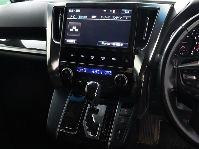 【トヨタ純正ナビ装備】
純正品ならではの操作性とフィット感!
Bluetooth接続可能です!
