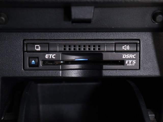 【ビルトインＥＴＣ】
後付けとは異なる一体感が魅力です｡
高速道路でストレスなく走行できます｡