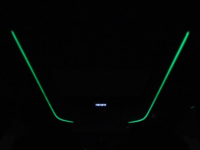 夜間に室内を照らしてくれるルームライトで
す♪♪