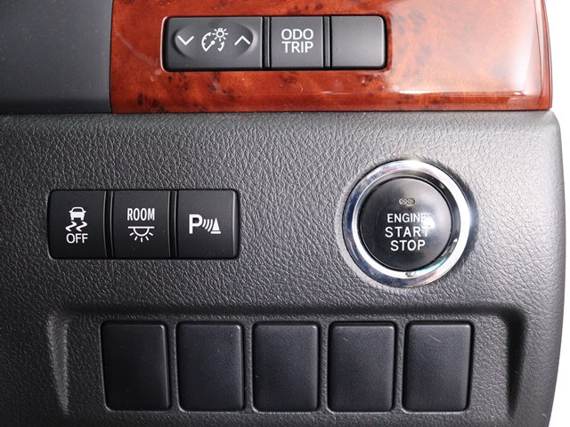 【プッシュスタート】
エンジン始動時はプッシュスタートを採用!
カバンから鍵を取り出す手間も不要です｡