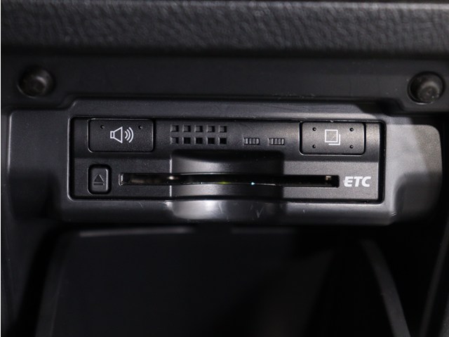 【ビルトインＥＴＣ】
後付けとは異なる一体感が魅力です｡
高速道路でストレスなく走行できます｡