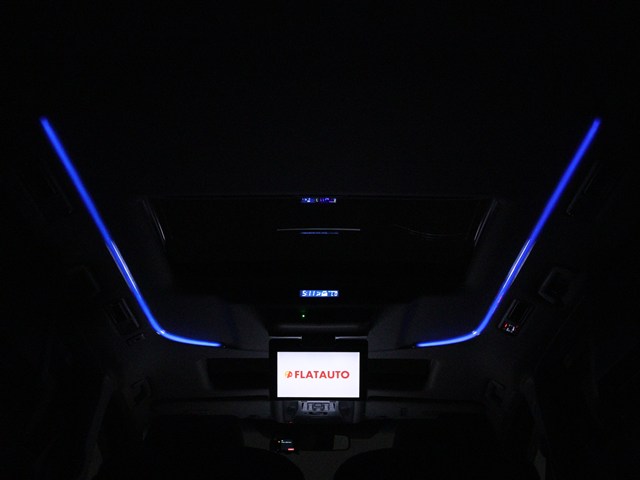 夜間に室内を照らしてくれるルームライトで
す♪♪