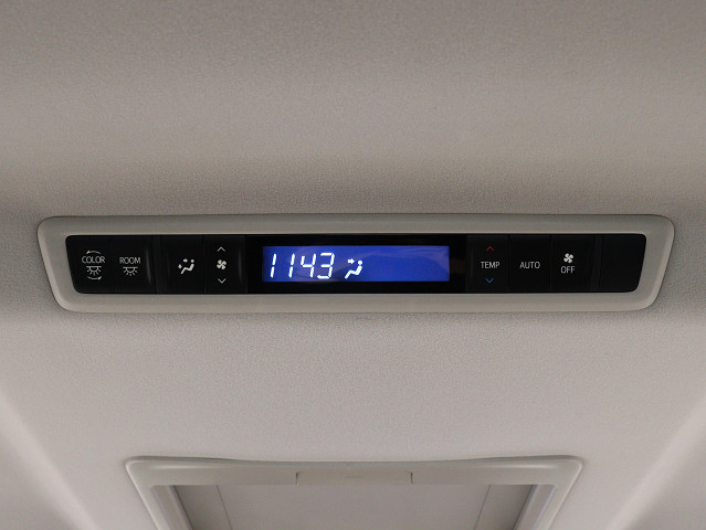 内装の状態も非常にクリーンな状態です｡
ご納車前には専門スタッフが
隅々までクリーニングを行います!