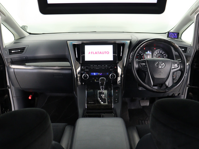 【運転席助手席も広々☆】
広々使えるのは後席だけではございません｡
国内最高峰ミニバンの特権ですね!