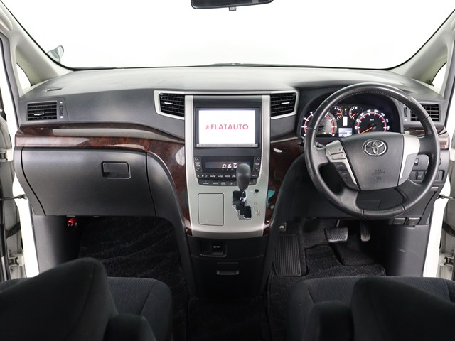 【運転席助手席も広々☆】
広々使えるのは後席だけではございません｡
国内最高峰ミニバンの特権ですね!